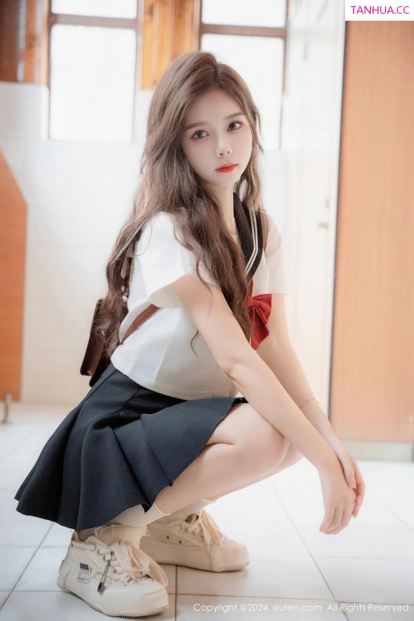   [XiuRen]高清写真图 2024.08.01 No.8948 拍黄瓜girl 制服美腿第24张图片